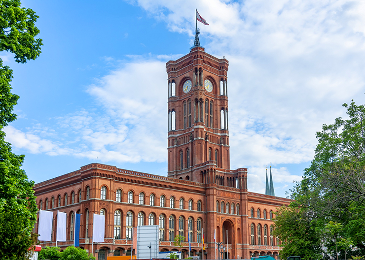 Rotes Rathaus am Alexanderplatz in Berlin