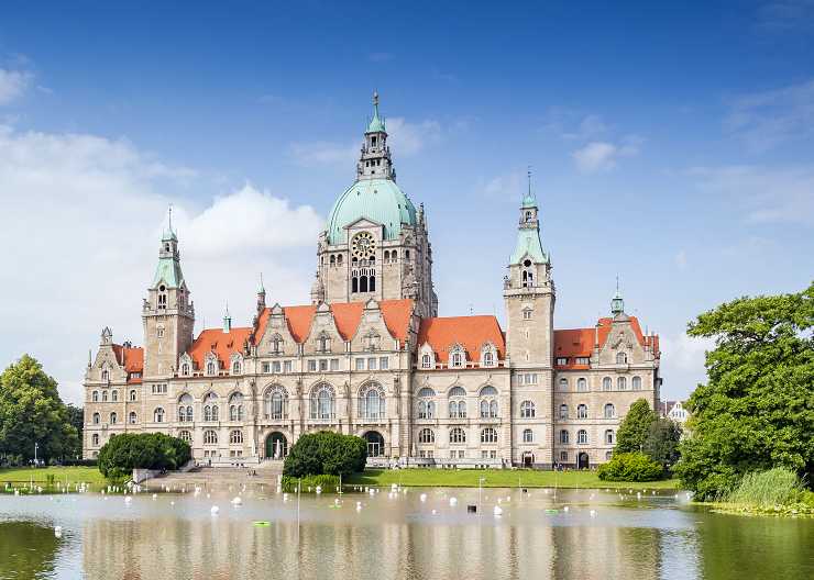 Das neues Rathaus in Hannover ist ein beliebtes Ziel während eines Städtetrips