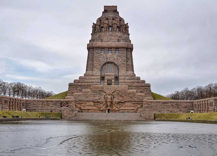 Das Völkerschlachtdenkmal in Leipzig bei einer Stadtführung