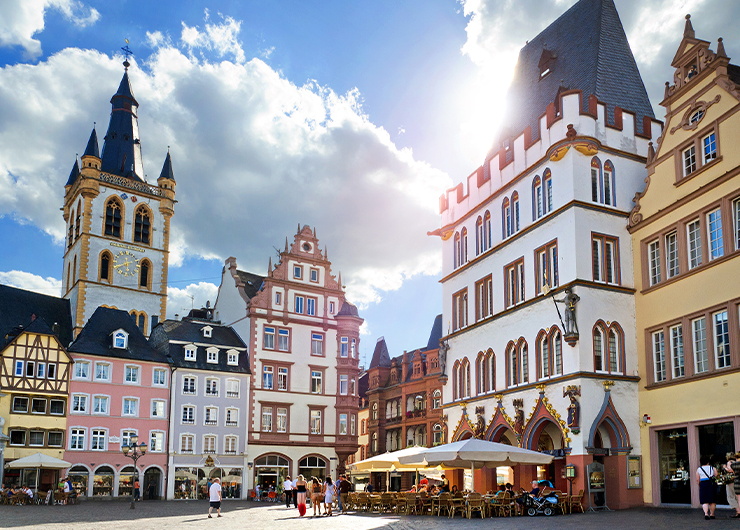Hauptmarkt mit St. Gangolf Kirche und Steipe Gebäude - Trier